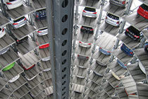 足球比赛现场球员拼尽全力争胜